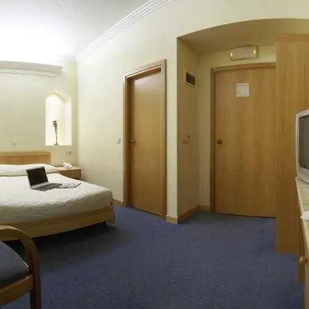 Hotel Telioni 3*